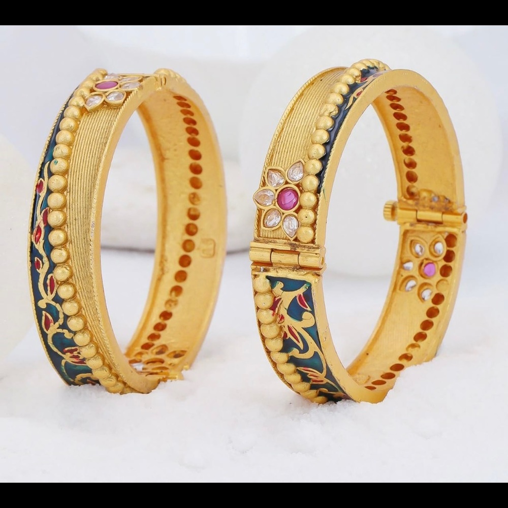 Bangle - Picture 4 of 10
